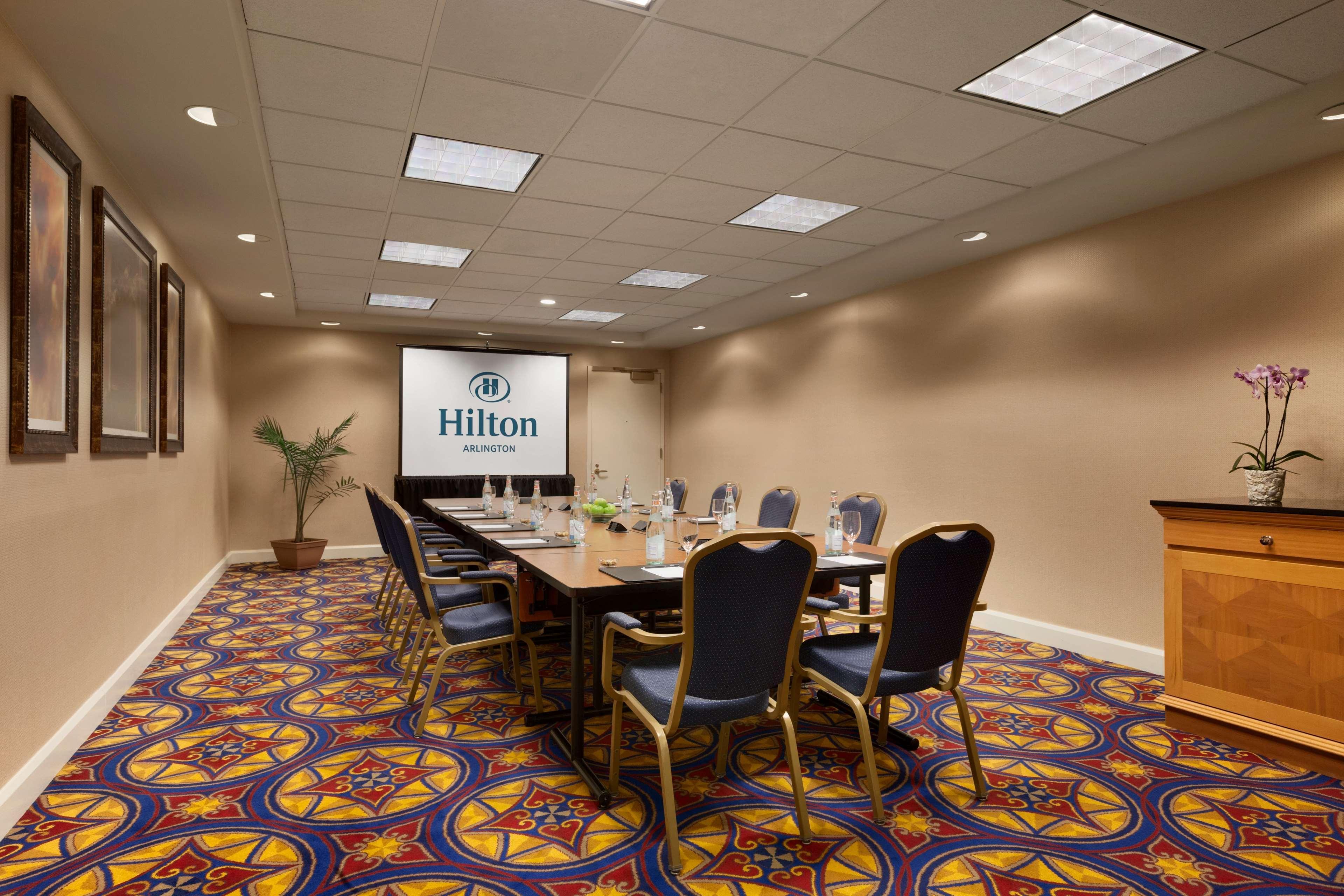 Hotel Hilton Arlington Extérieur photo