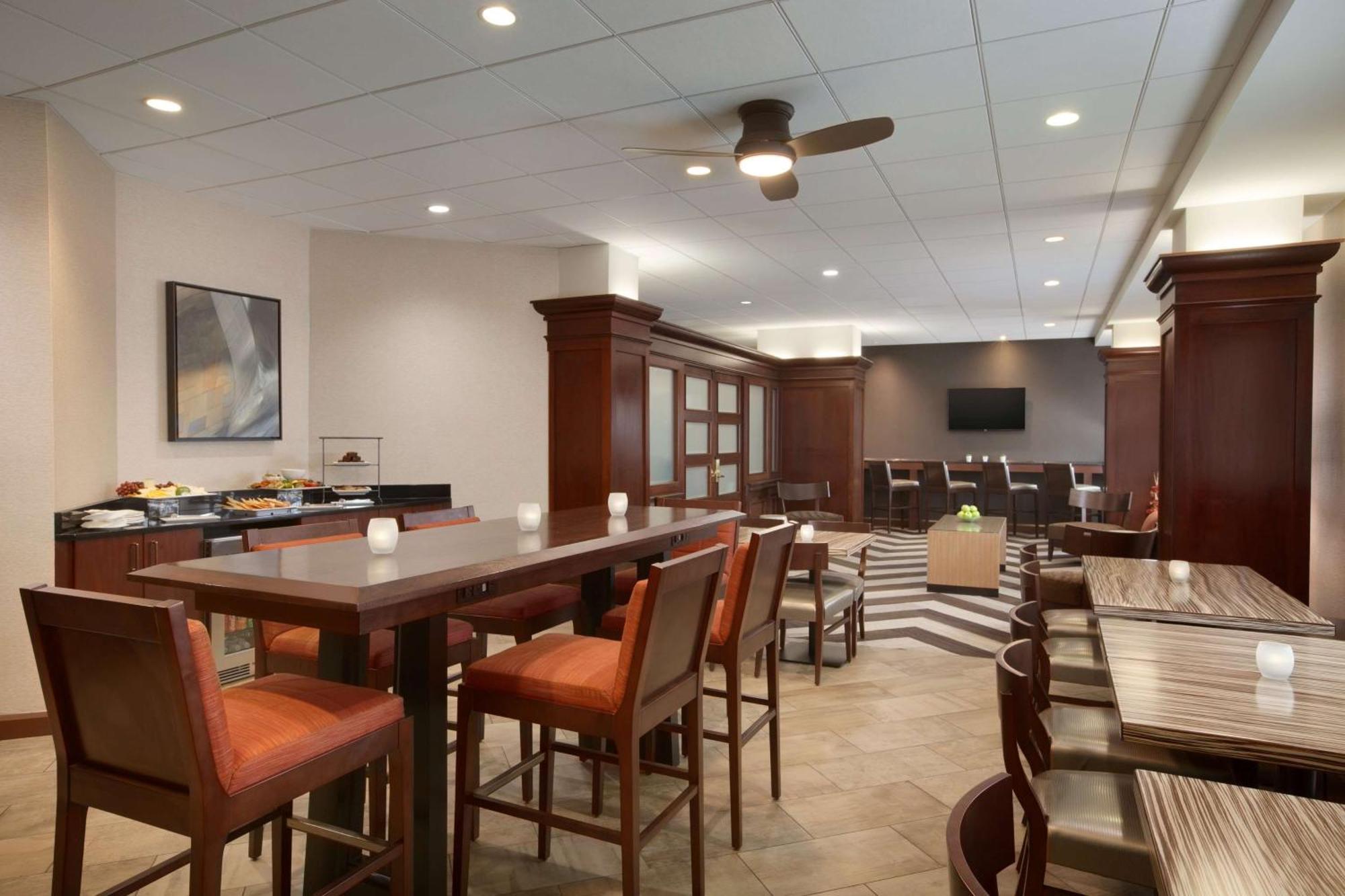 Hotel Hilton Arlington Extérieur photo