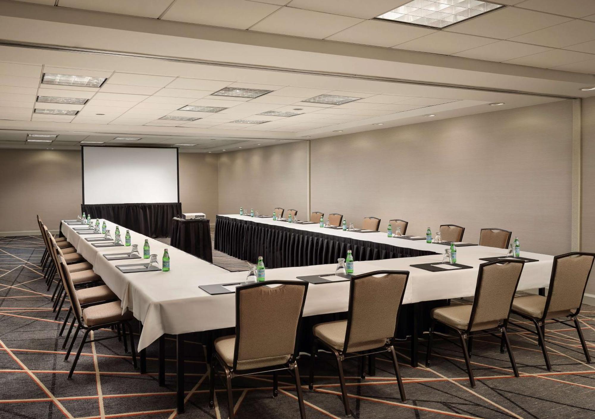 Hotel Hilton Arlington Extérieur photo