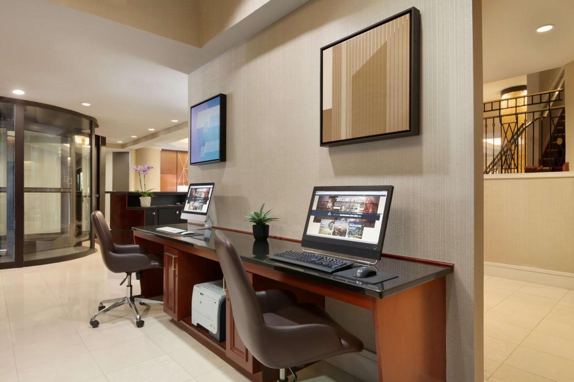 Hotel Hilton Arlington Extérieur photo