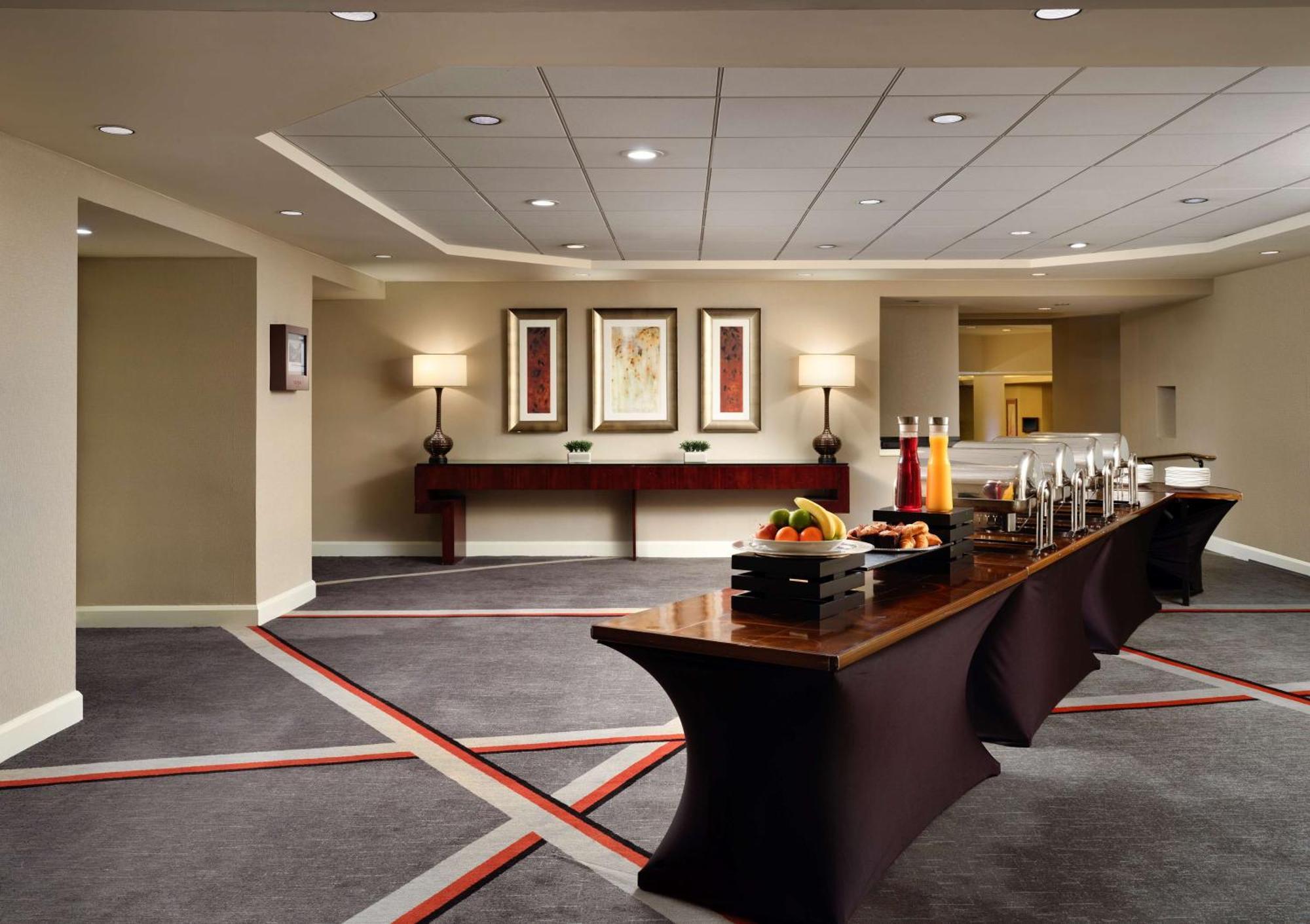 Hotel Hilton Arlington Extérieur photo