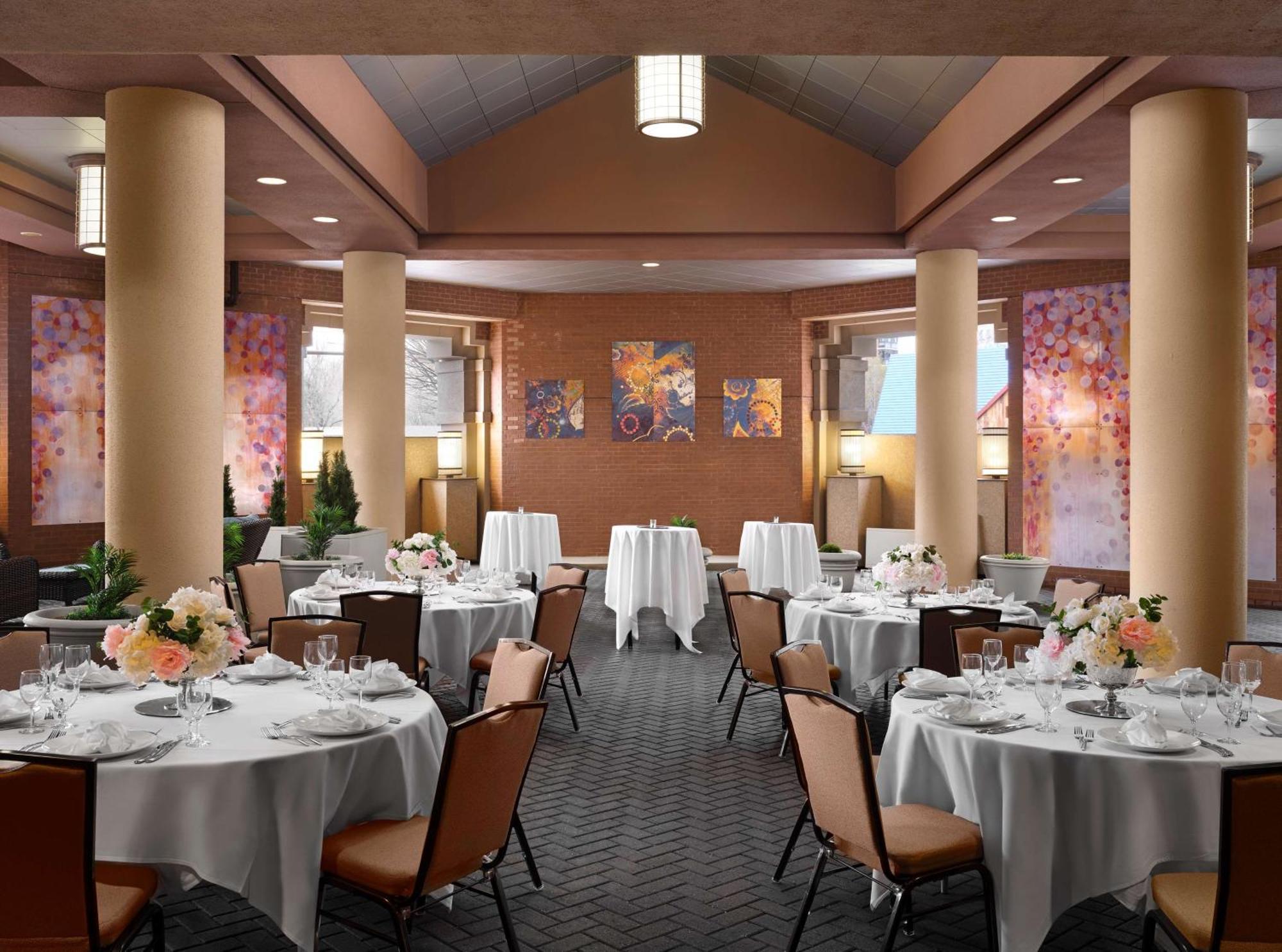 Hotel Hilton Arlington Extérieur photo