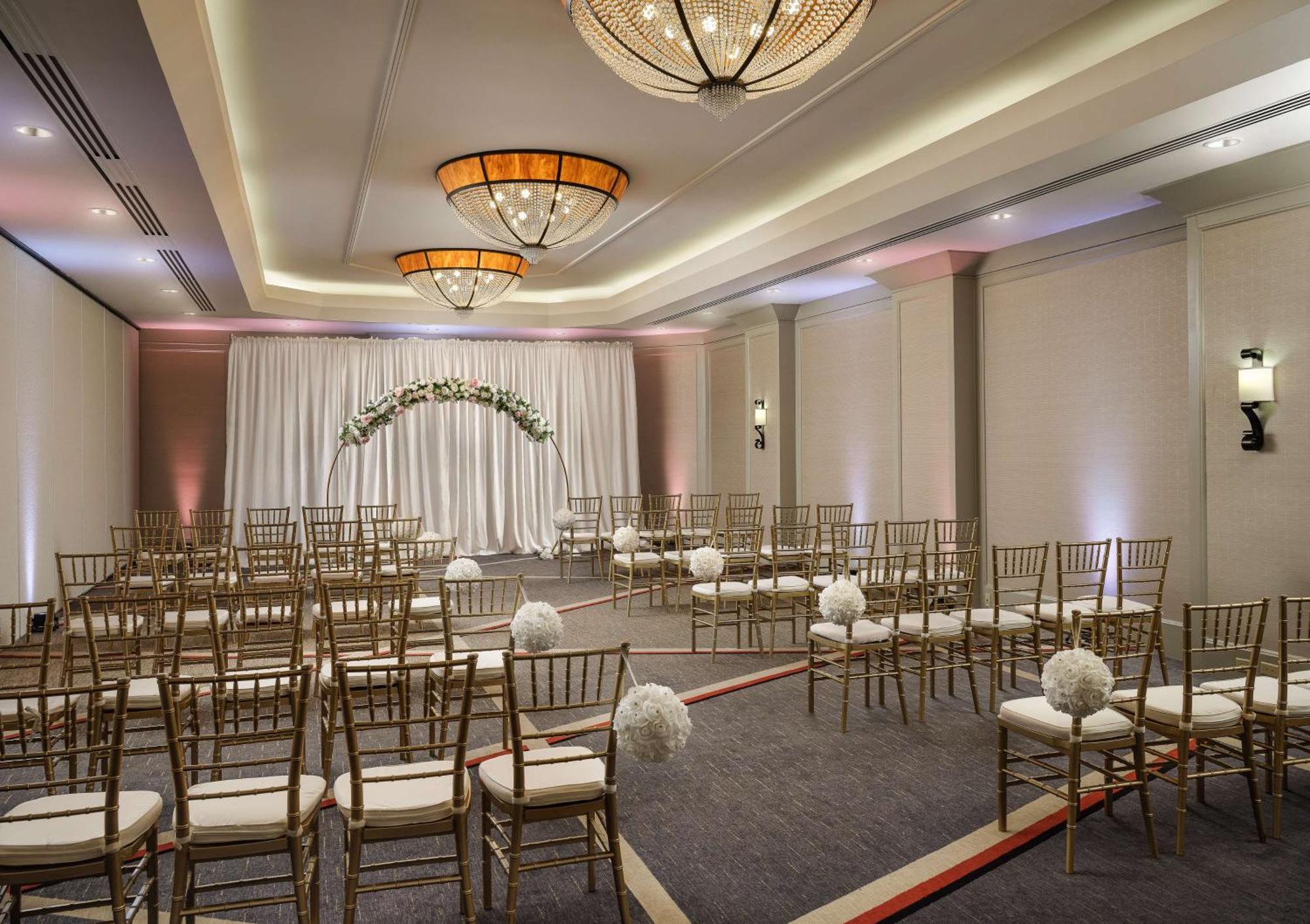 Hotel Hilton Arlington Extérieur photo